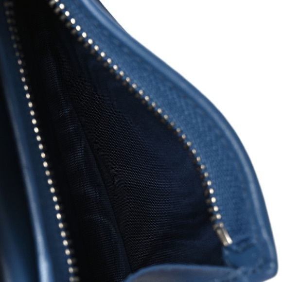 GUCCI
Calfskin Matelasse Aria GG Marmont Card Case Wallet Clear Blue - Picture 5 of 9